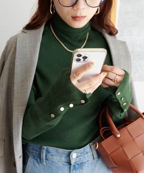 この色で絶対オシャレ見え！着回し力倍増の1枚 | 40代の高見えコーデ  